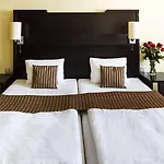 ホテル Parkhotel Congress Center 4*